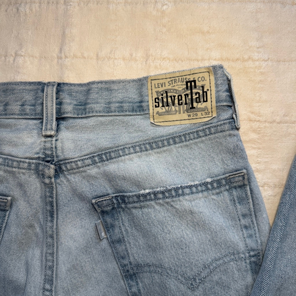 Silver Tab Levi Distressed Light Wash Jeans • W29 L 32 - Picture 2 of 9